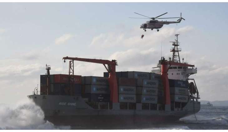 All 14 Crew Members of Vessel Running Aground in Russia's Far East Evacuated - Ministry