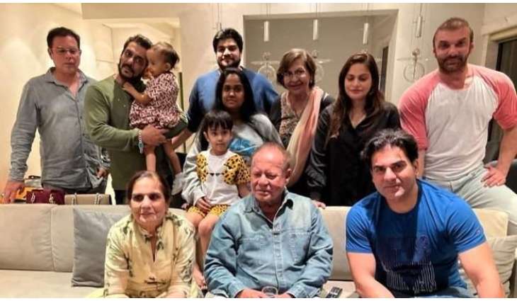 Salman Khan surprises his fans on birthday of his father Salim Khan
