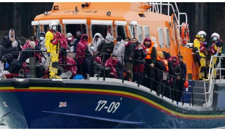 UK Offers France to Work Together to Prevent Migrant Channel Crossing - Home Minister