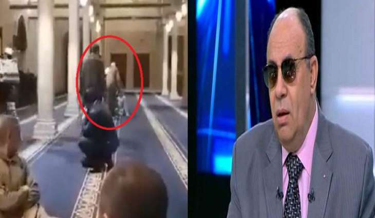 رجل یتعرض للاعتداء بالضرب علی ید الداعیة داخل مسجد فی مصر