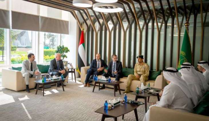 شرطة دبي وسلطة الجمارك البريطانية تبحثان التعاون لمكافحة جرائم غسل الأموال 