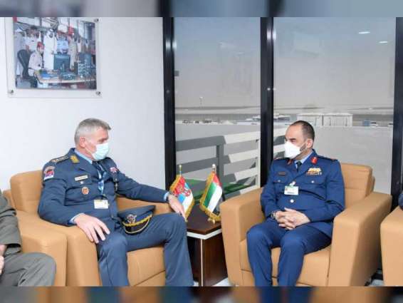 نائب قائد القوات الجوية يلتقي عددا من ضيوف معرض دبي للطيران 2021