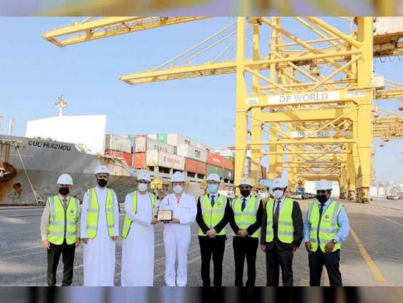 ميناء جبل علي يستقبل أول سفينة لشركة خطوط الشحن الصينية "كولاينز" تصل إلى منطقة الشرق الأوسط