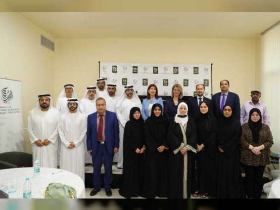 جمعية الصحفيين الإماراتية تختتم دورة "القصة الإخبارية"