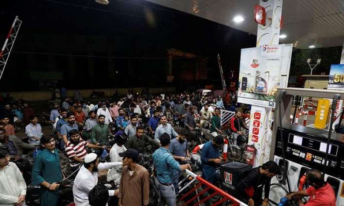Citizens suffer as petroleum dealers announce countrywide strike