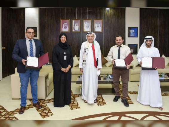 جامعة الإمارات تكرم الفائزين بالمركز الأول في الهاكاثون العالمي في تصميم تطبيقات واجهة الدماغ الحاسوبية