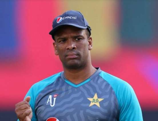 Pakistan’s bowling consultant Philander to fly back to South Africa