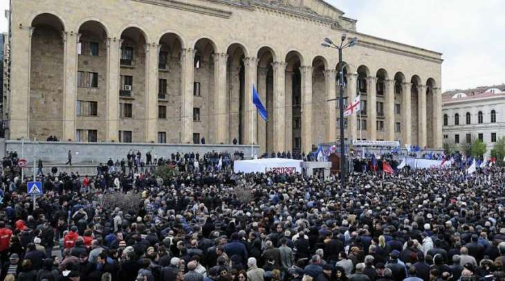 Georgian Police Use Pepper Spray Against Saakashvili Supporters Near Court