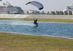 أمريكا تحسم ذهبية التزحلق على الماء في "دولية دبي" للقفز بالمظلات