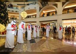 سكان الإمارات وزوارها يشاركون أشقاءهم من البحرين احتفالاتهم باليوم الوطني