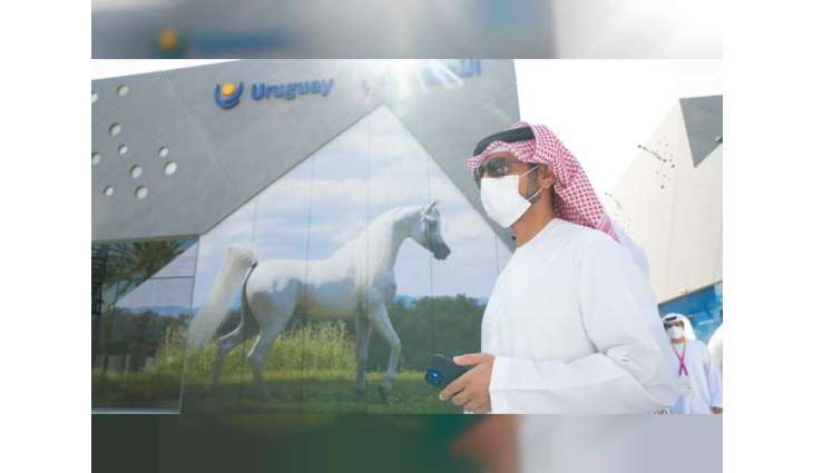 عمار النعيمي يطلع على خدمات مركز الشرطة الذكي وجناح الأوروغواي في إكسبو 2020