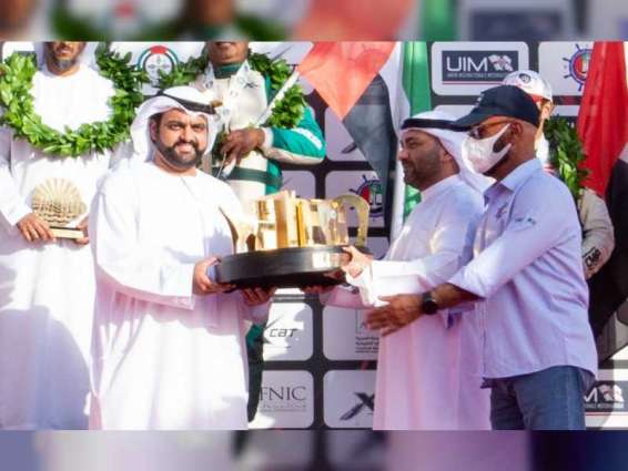 محمد الشرقي يتوج الفائزين في بطولة العالم للزوارق السريعة ــ جائزة الفجيرة الكبرى