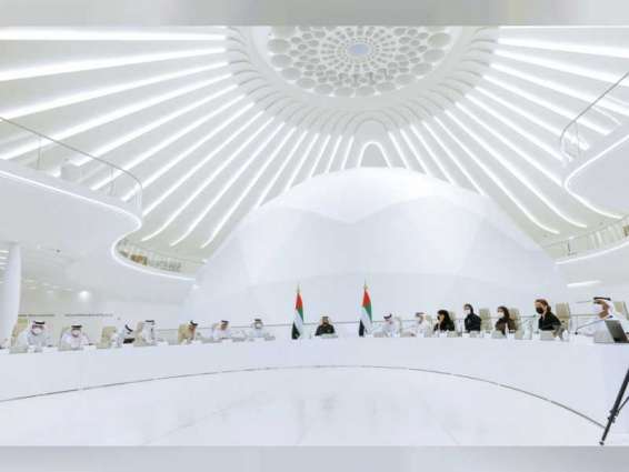 مجلس الوزراء برئاسة محمد بن راشد يستعرض مؤشرات أداء حكومة الإمارات في 2021.   