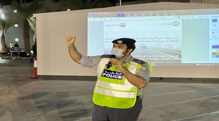 شرطة أبوظبي تعزز وعي سائقي الشاحنات بالقيادة الآمنة في الأجواء الجوية المتقلبة