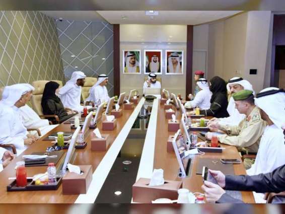 منصور بن محمد يترأّس الاجتماع الأول لفريق الاستجابة والجاهزية ويزور الدفاع المدني في دبي