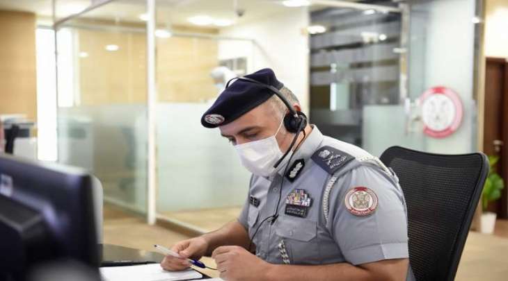 مدير عام شرطة أبوظبي يستقبل مكالمات الجمهور 
