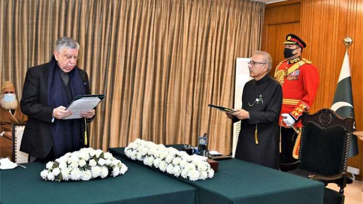 Senator Shaukat Tarin takes oath as Federal Minister
