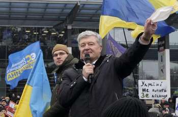 Supporters of Poroshenko On Their Way to Zelenskyy's Office