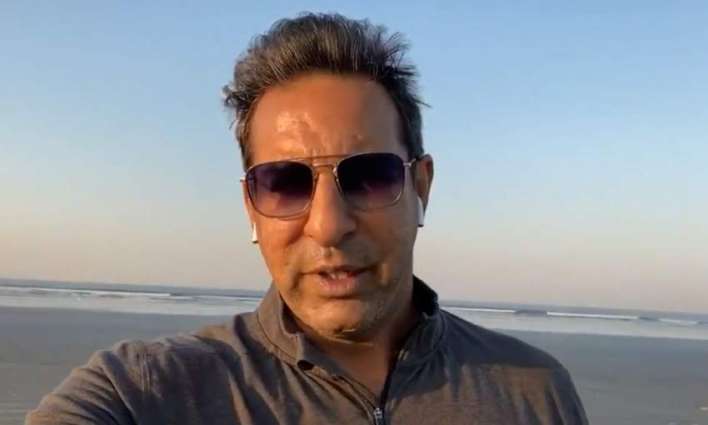 Wasim Akram vows to keep continue campaign for cleanliness at Karachi beach