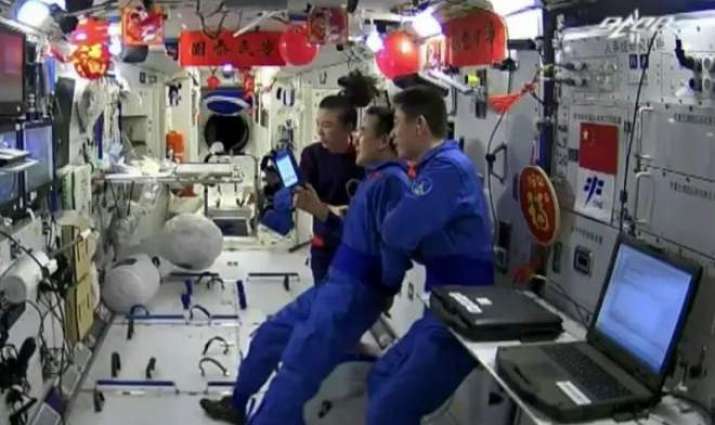 Chinese Astronauts Send Congratulations on Lunar New Year From Space