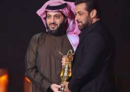 Salman Khan receives Personality of the Year Award in Riyadh
