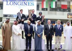 سلطان بن أحمد القاسمي يتوج الفائز بـ" كأس بطولة حاكم الشارقة الدولية لقفز الحواجز"