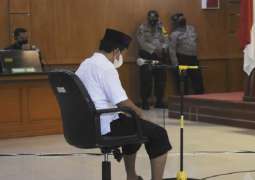 السجن الموٴبد بحق مدیر مدرسة بتھمة اغتصاب 13 تلمیذة فی اندونیسیا