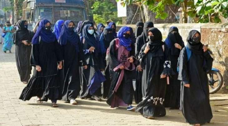 احتجاجات ضد حظر الحجاب فی بعض مدارس بالھند
