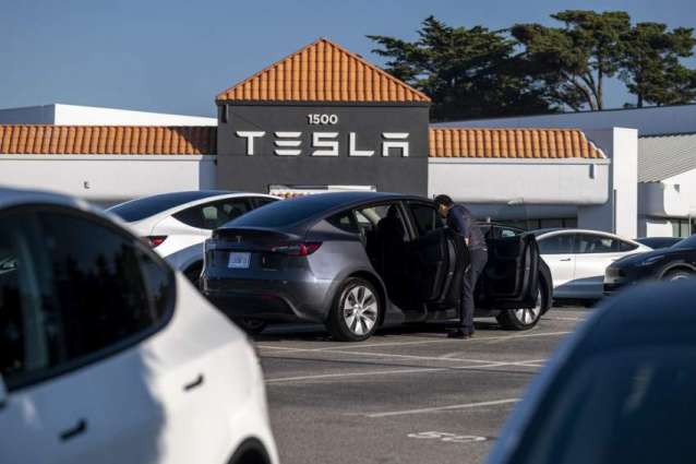 Tesla Electric Cars Braking for No Reason at Highway Speeds - Traffic Safety Agency