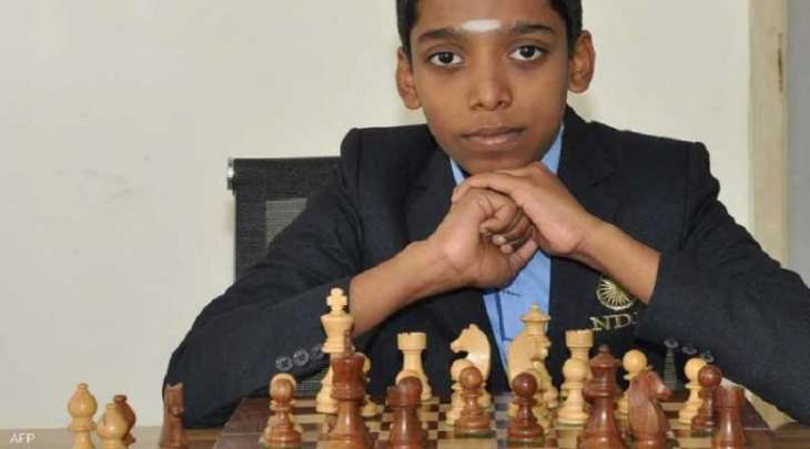 طفل ھندي یھزم بطل العالم خمسة مرات فی مباراة الشطرنج