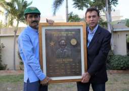 Javed Miandad formally inducted into PCB Hall of Fame