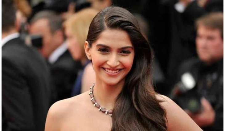 Sonam Kapoor with husband Anand expecting first child