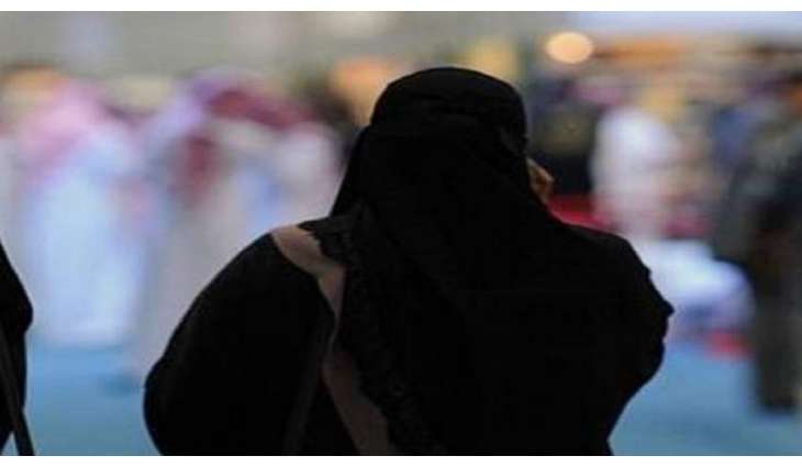 سیدة سعودیة تھدد زوجھا بالخروج من المنزل عاریة حال عدم تطلیقھا