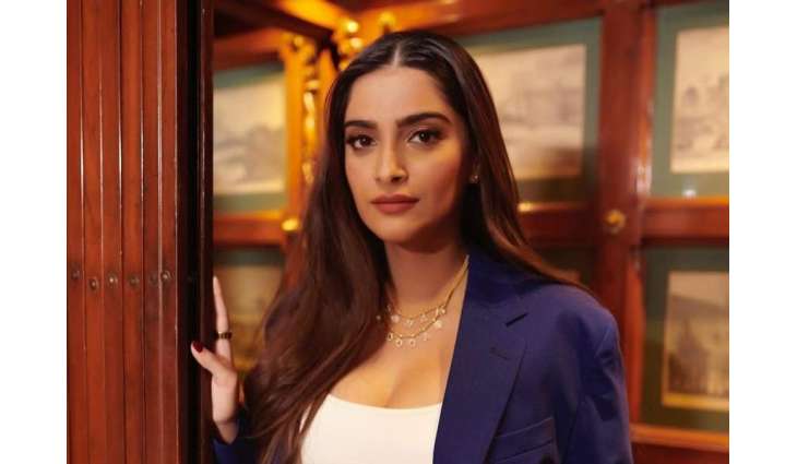 Sonam Kapoor shows how she satisfying her pregnancy cravings