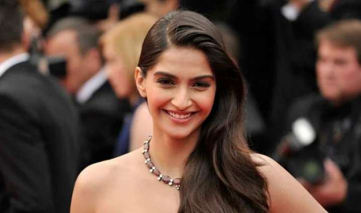 Sonam Kapoor with husband Anand expecting first child