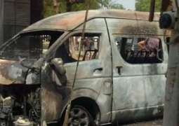 مقتل 4 أشخاص بینھم نساء اثر انفجار داخل جامعة کراتشی
