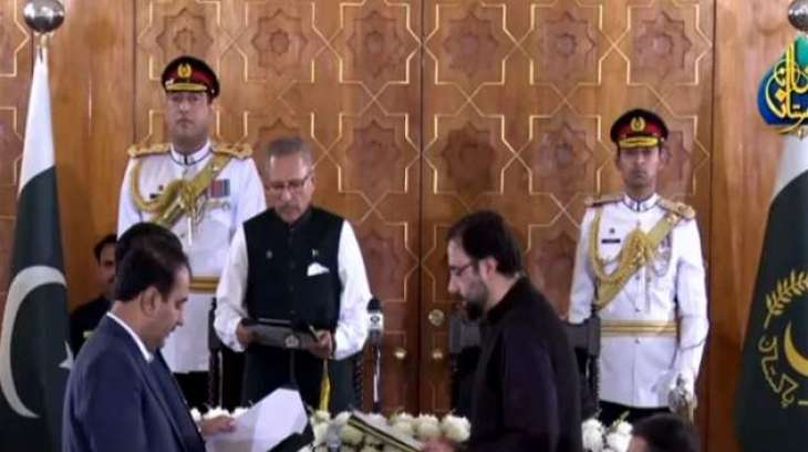 President Alvi administers oath to three ministers