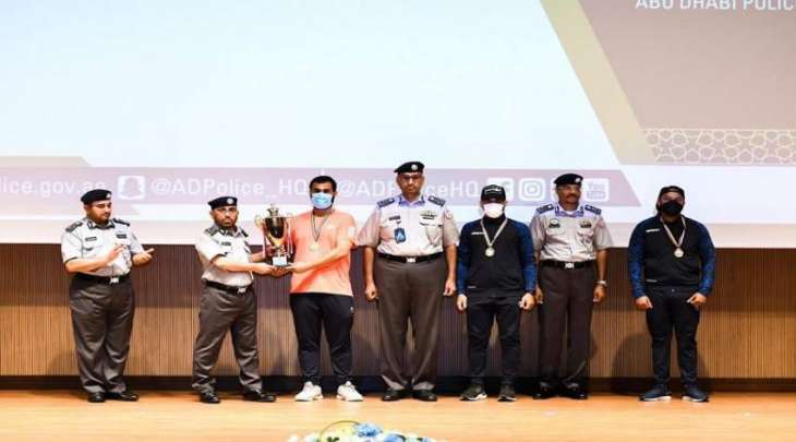 شرطة أبوظبي تكرم الفائزين ببطولة مدير قطاع 