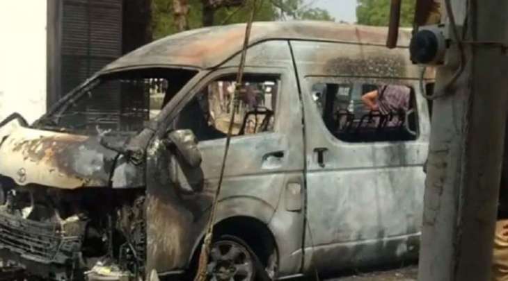 مقتل 4 أشخاص بینھم نساء اثر انفجار داخل جامعة کراتشی