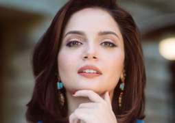 Armeena Khan raises voice for Indian actor Hina Khan