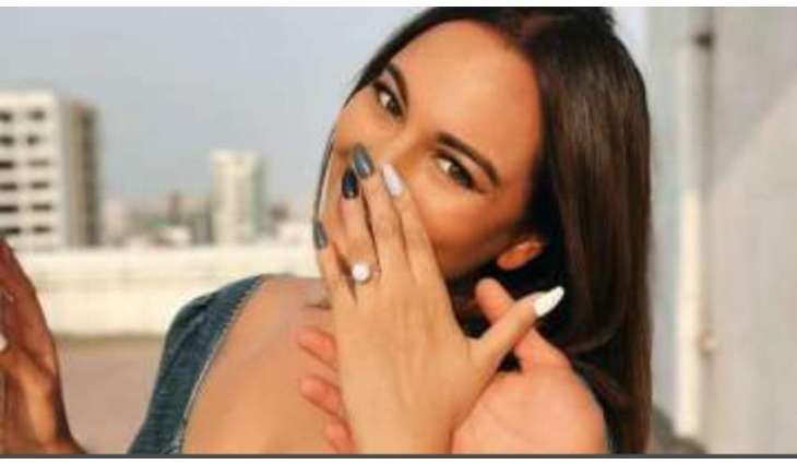 Sonakshi's  engagement rumours storm into social media