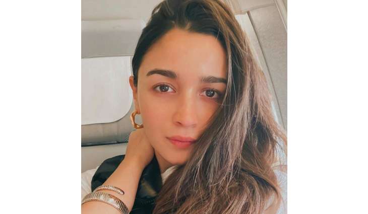 Alia Bhatt leaves for UK to shoot her debut Hollywood movie