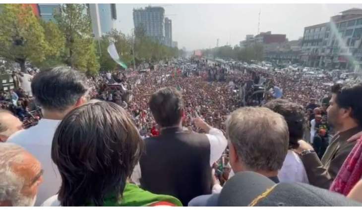 Imran gives six-day time to govt to dissolve assemblies