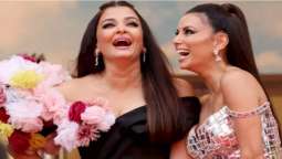 Aishwarya makes headlines with dramatic entry at Cannes