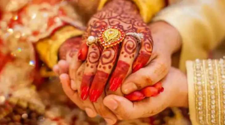 زواج شقیقتان من الشاب الخطأ بسبب انقطاع الکھرباء فی الھند