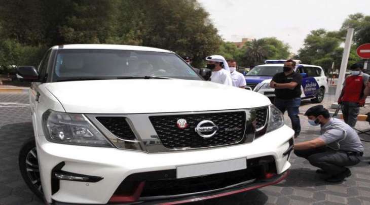 شرطة أبوظبي تحذر  السائقين من خطورة  استخدام 