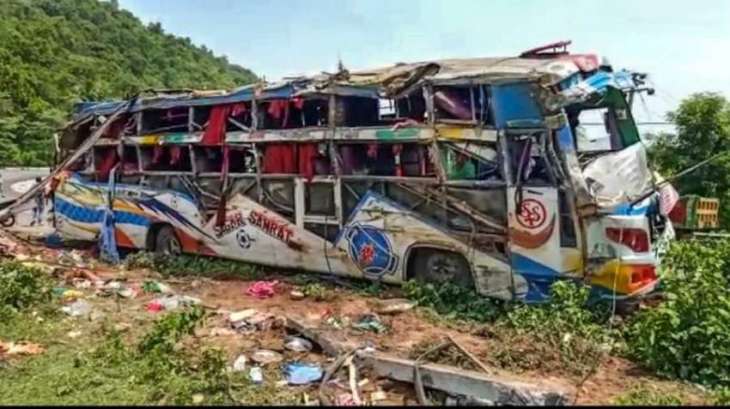 Six People Killed, 40 Injured in Tourist Bus Crash in India - Reports