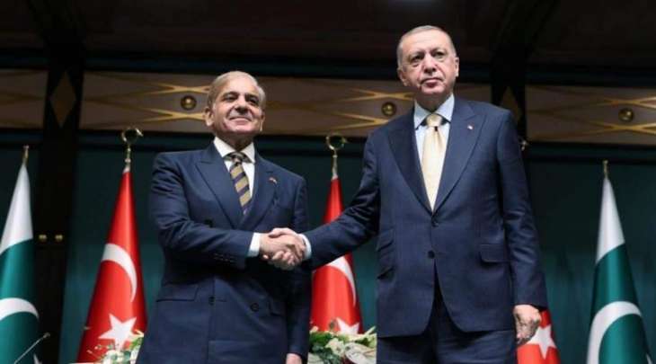 رئیس ترکیا یستقبل رئیس وزراء باکستان شھباز شریف بمراسم رسمیة