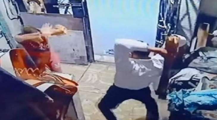 السجن لمدة سنة بحق زوج مصري بتھمة الاعتداء علی زوجتہ بالضرب