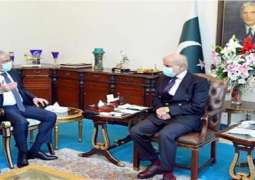 رئيس وزراء باكستان شھباز شریف يستقبل السفير المصري لدی اسلام آباد